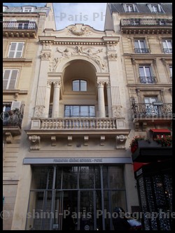 Entre la Pitie Salpetriere et Alesia - Fondation Jérôme Seydoux Pathé.com - Façade du bâtiment par Rodin